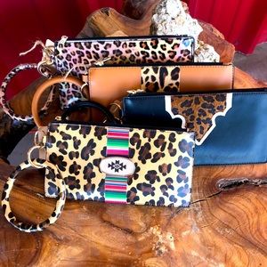 On the town leather pouch and keys bracelet